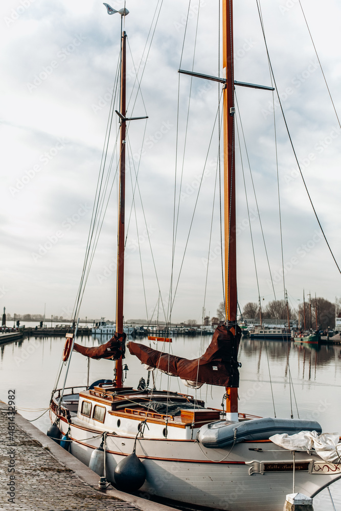 Obraz premium sailing boats in the harbor