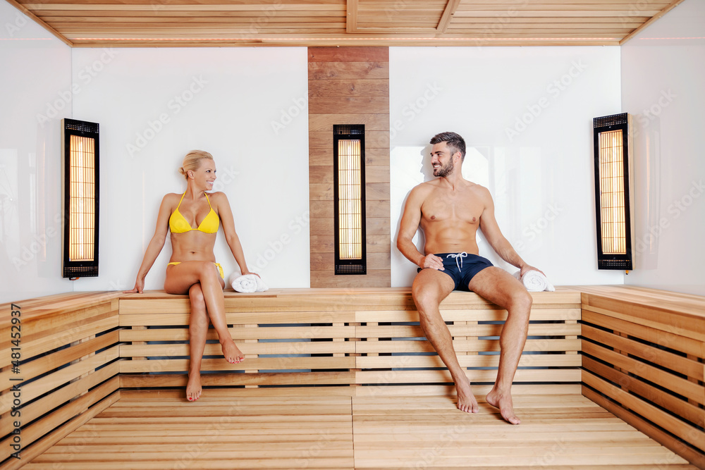 Speels van nu af aan Couscous A happy mature couple in swimwear sitting in a sauna at a spa center and  sharing moments. A weekend at the spa center. A sexy couple in the sauna  Stock Photo 