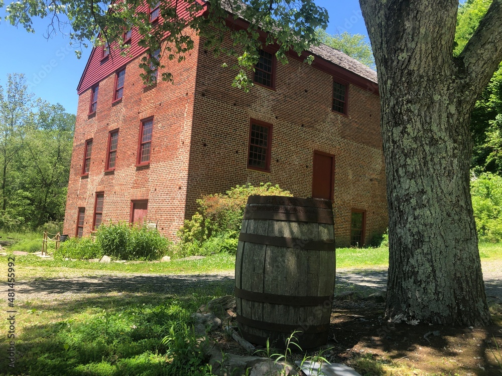 Obraz premium Old Mill and Barrel