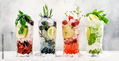 Billede på lærred Cocktails or mocktails cold drinks