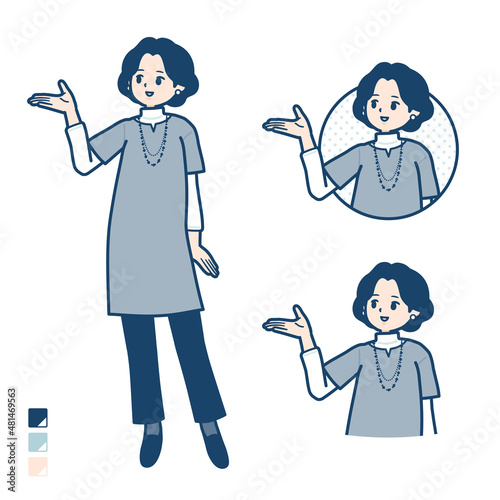 チュニック中年女性が解説しているイラスト
