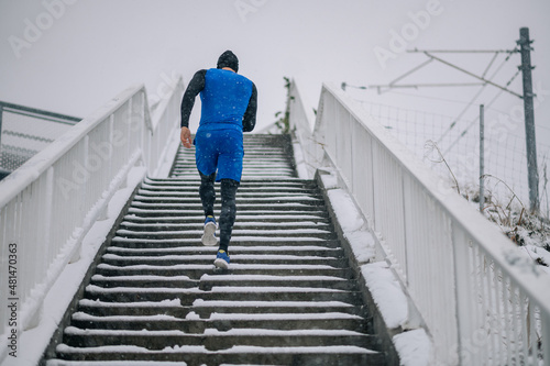 Man running on a stairs on a cold winter day. © Zamrznuti tonovi