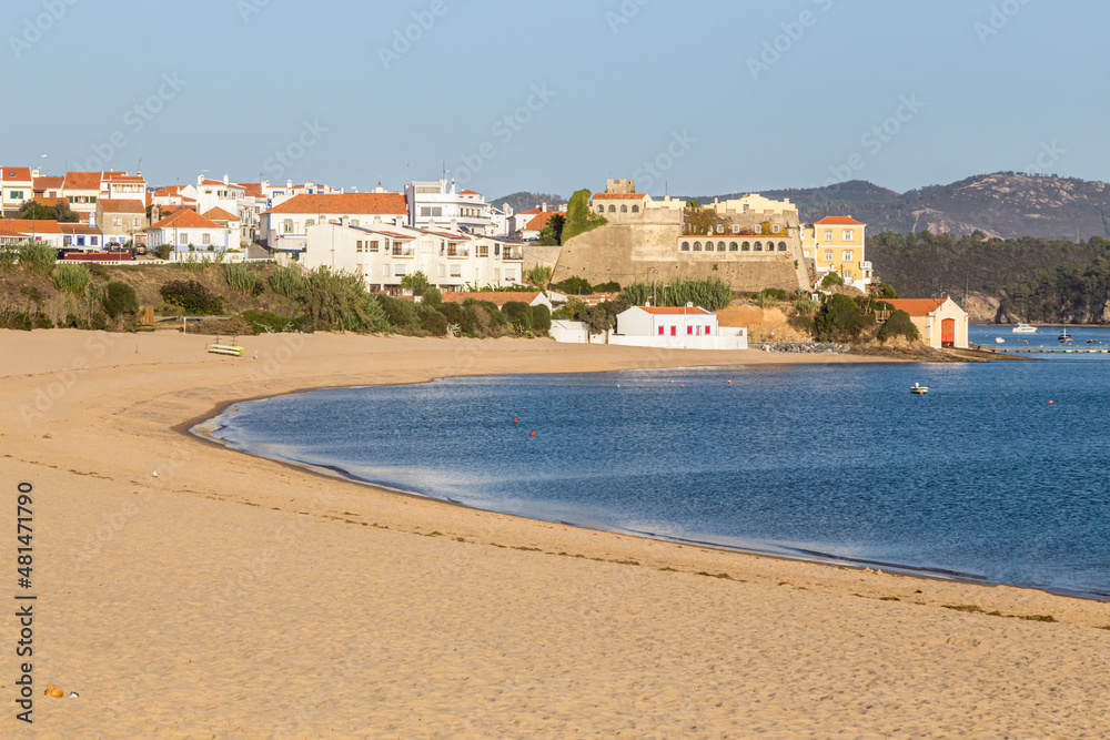 Vila Nova de Milfontes mit Rio Mira, Alentejo, Portugal Vila Nova de Milfontes mit Rio Mira, Alentejo, Portugal