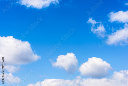 white fluffy clouds on the azure sky. calm weather in spring. beautiful nature background © Pellinni