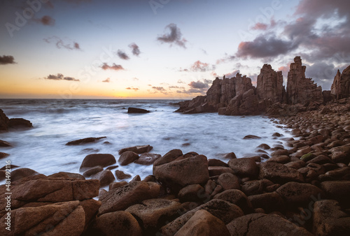 Fototapeta Naklejka Na Ścianę i Meble -  Sunset over the rocks.