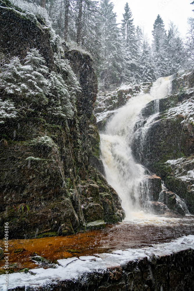 Obraz premium Frozen waterfall Kamienczyka in Giant Mountains