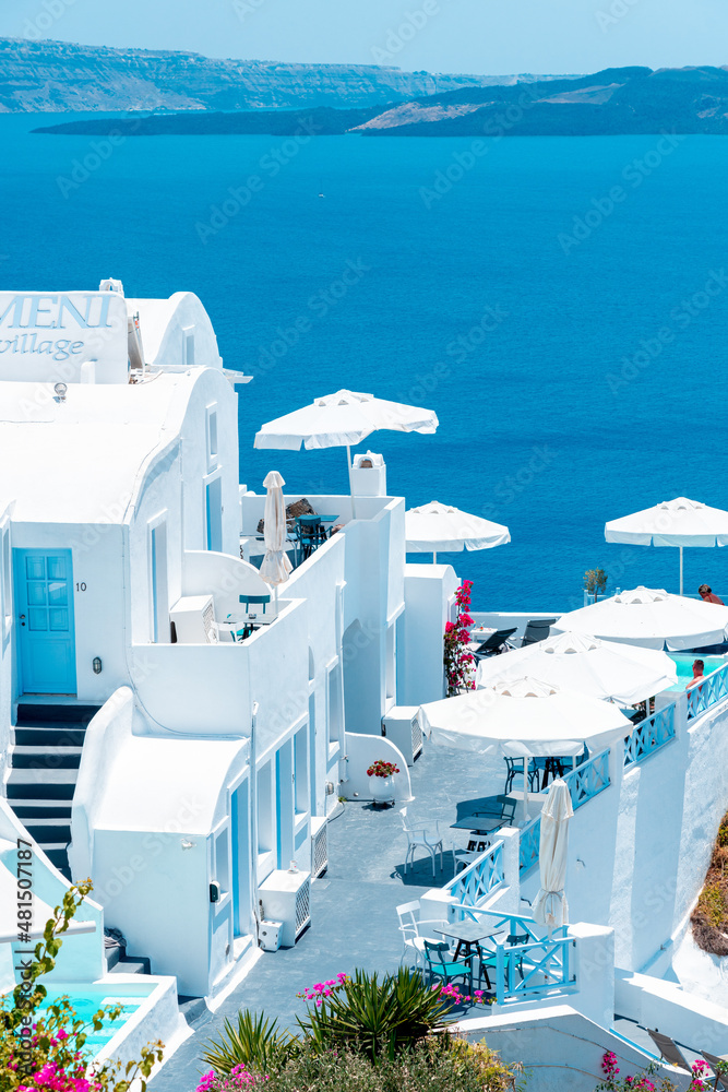 Obraz premium greece, santorini, greek, travel, mediterranean, europe, architecture, vacation, view, building, island, traditional, white, blue, cyclades, oia, aegean, beautiful, summer, tourism, sea, landscape, vi