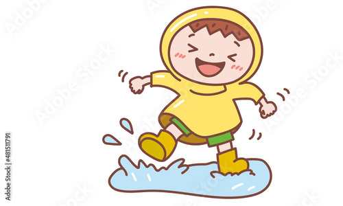 水たまりで遊ぶ子ども