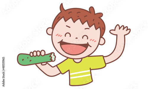 きゅうりを丸かじりする男の子