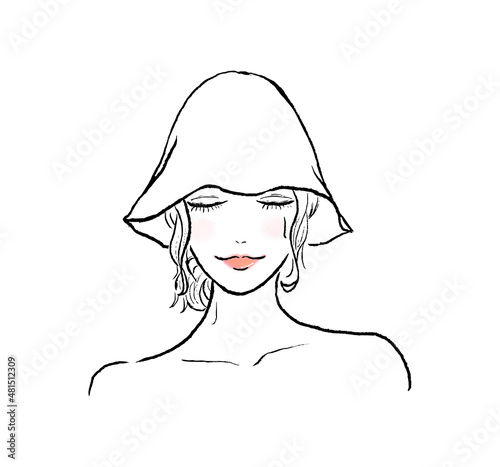 サウナハットをかぶり、サウナで汗をかくロングヘアの女性。目を閉じて正面向き。