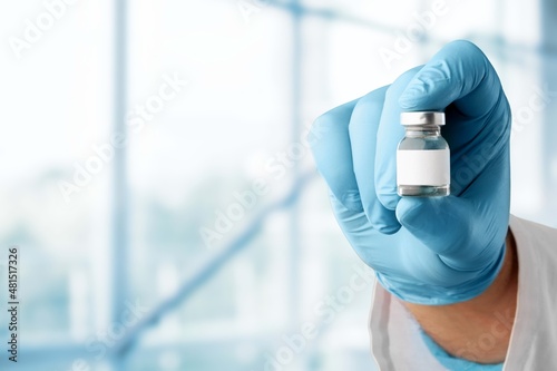 Tableau sur toile Glass medical bottle of pain medication in doctor hands