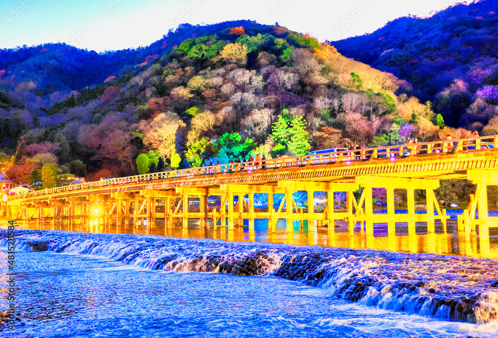 Naklejka premium 京都、嵐山花灯路の渡月橋