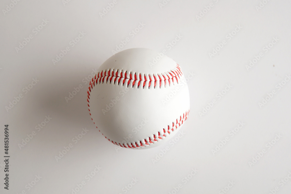 真っ白な野球ボール 真っ白な野球ボール