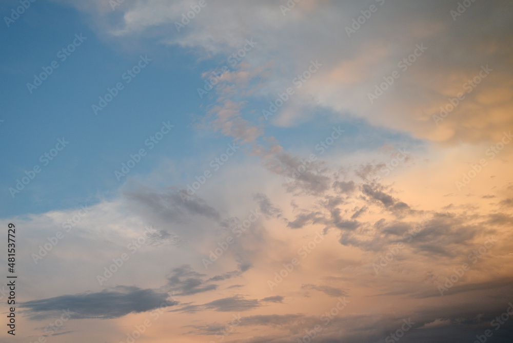 秋の夕焼け　雲　自然　空　風景写真　夕日