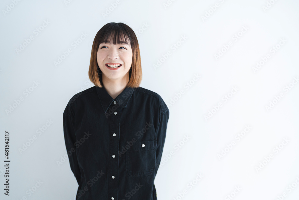 クールな若い女性のポートレート クールな若い女性のポートレート