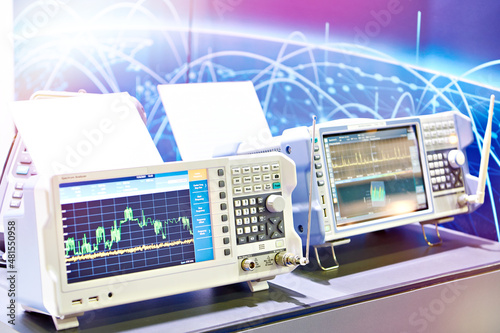 Oscilloscope spectrum analyzers