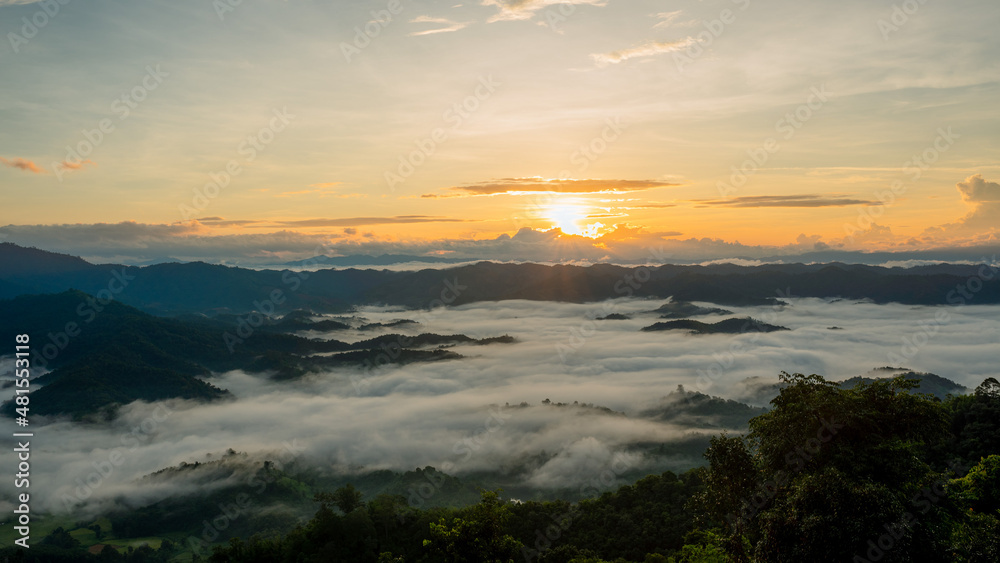 Obraz premium Take a morning view at the top of the mountain.