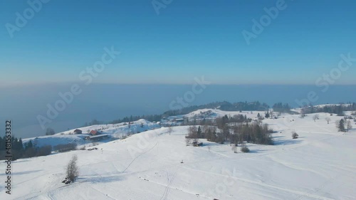 Zugerberg im Winter mit Pulverschnee und strahlendem Sonnenschein, Kanton Zug, Schweiz. Januar 19 photo