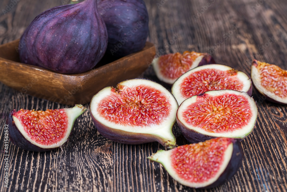 ripe purple figs on a wooden table ripe purple figs on a wooden table