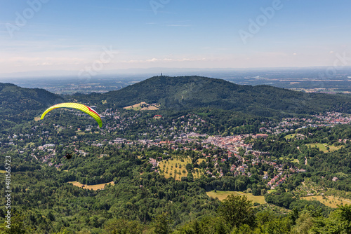 Canvastavla Panorama Gleitschirmflieger Baden Baden