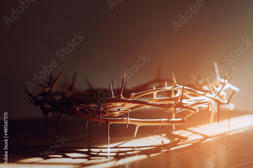 Fotografiet the crown of thorns of Jesus on the table in the dark room against  window light