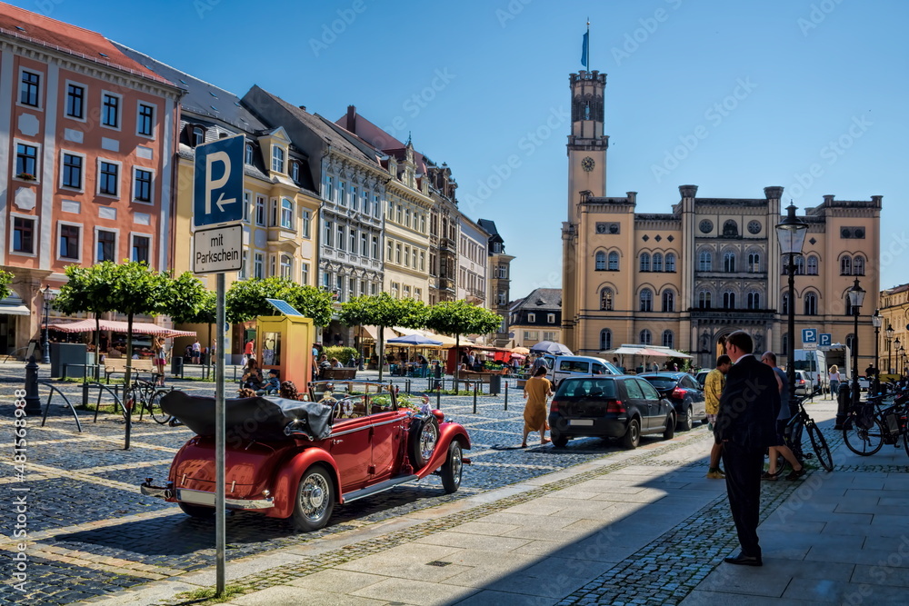 zittau, deutschland - marktplatz mit rathaus