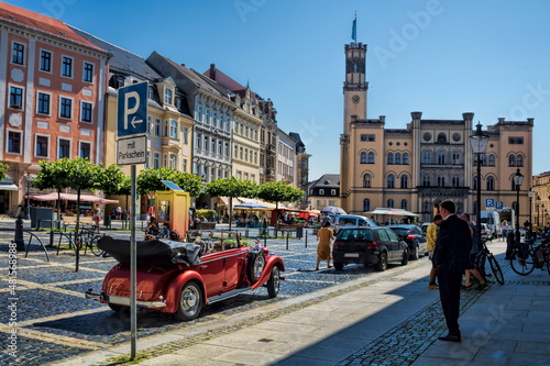 Obraz na płótnie zittau, deutschland - marktplatz mit rathaus w salonie