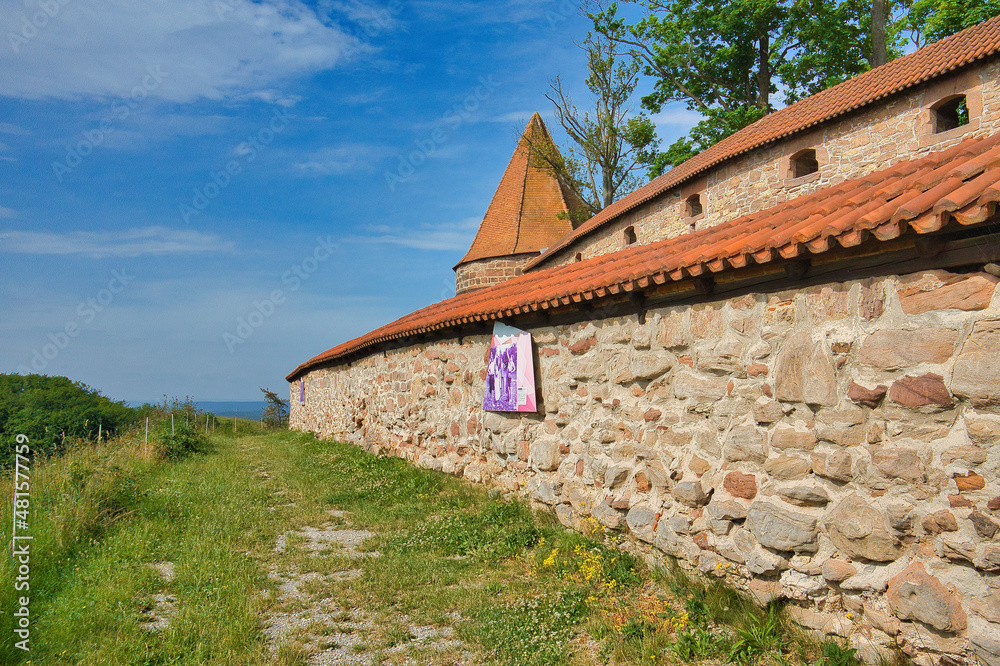 äußere Burgmauer der Leuchtenburg bei Kahla in Thüringen, Deutschland äußere Burgmauer der Leuchtenburg bei Kahla in Thüringen, Deutschland