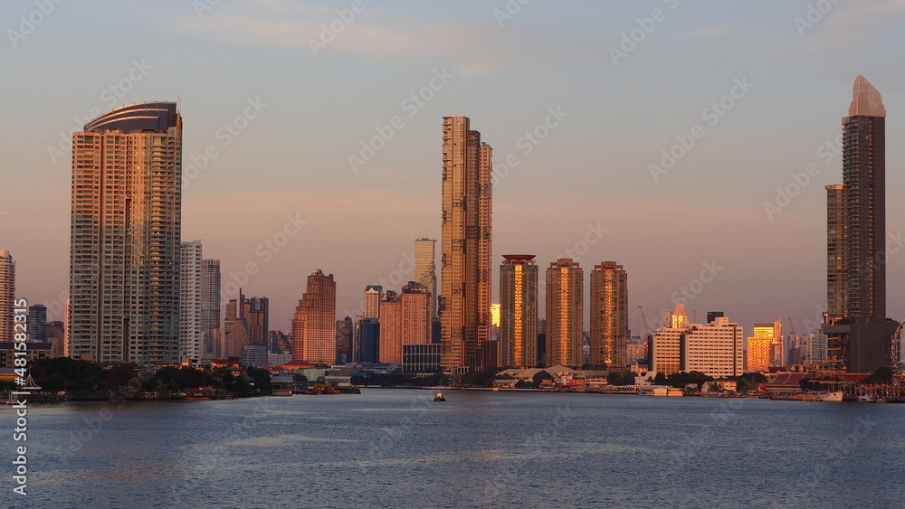 Obraz premium city skyline at sunset