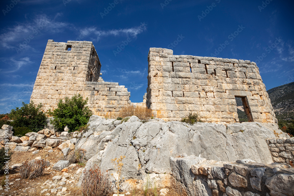 ISSIUM CASTLE BEYMELEK CASTLE From the city center of the castle, 8 km from the Beymelek direction, the Issium sign is encountered. From here, after 2 km from the plate showing the northern direction 