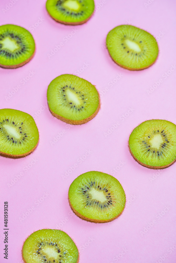 Fototapeta premium sliced kiwi fruit 