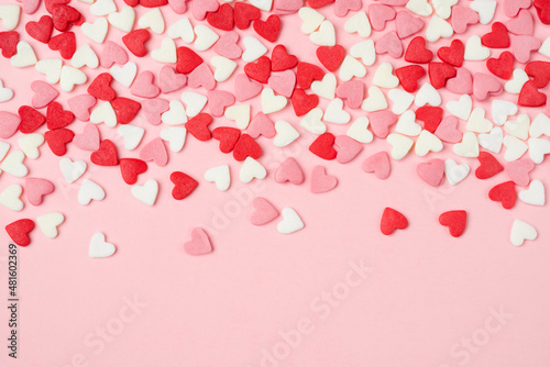 Canvastavla Many colorful sugar hearts on pink background with copy space