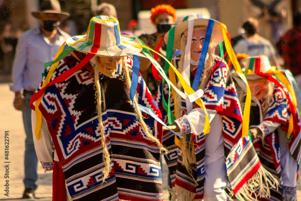 Baile o danza de los viejitos, en el jardin del morelia, michoacan