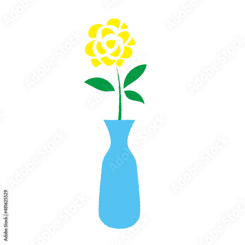花瓶に生けた黄色い薔薇