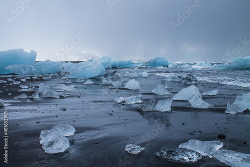 Iceberg alla laguna dei ghiacci in Islanda in inverno