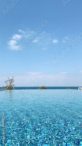 일본 오키나와 미야코지마섬 호텔의 수영장과 바다뷰 / The swimming pool and sea view of the Miyakojima Hotel in Okinawa, Japan. photo