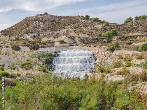 Vega Baja del Segura - Embalse de la Pedrera un lago azul turquesa. 