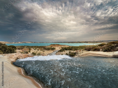 Vega Baja del Segura - Embalse de la Pedrera un lago azul turquesa. 
