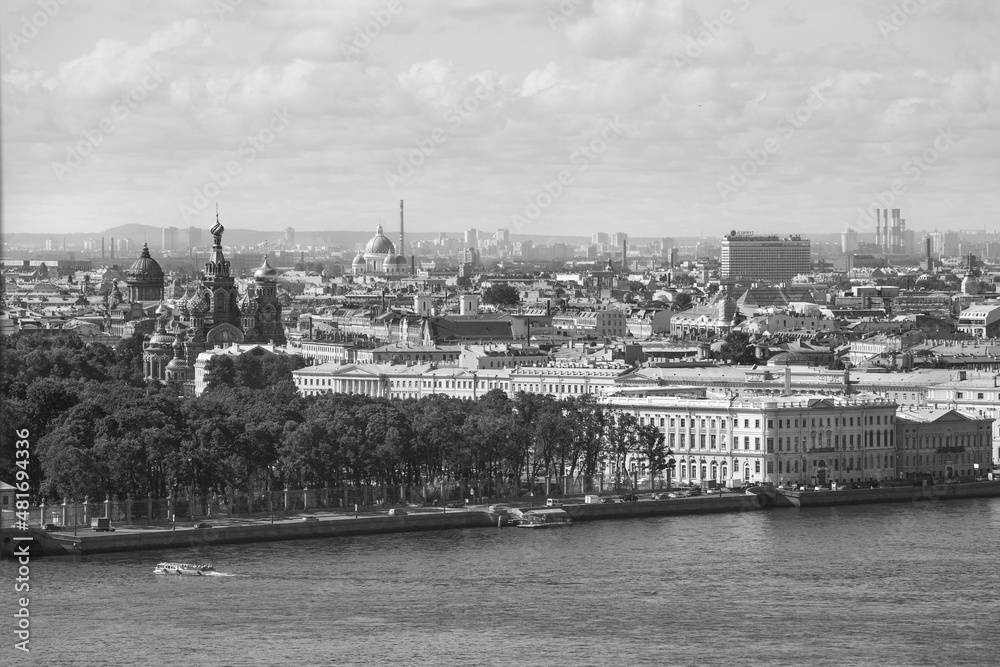 Aerial Panorama of Saint-Petersburg. Sky, roofs, spires. View of the Summer garden — Letny sad