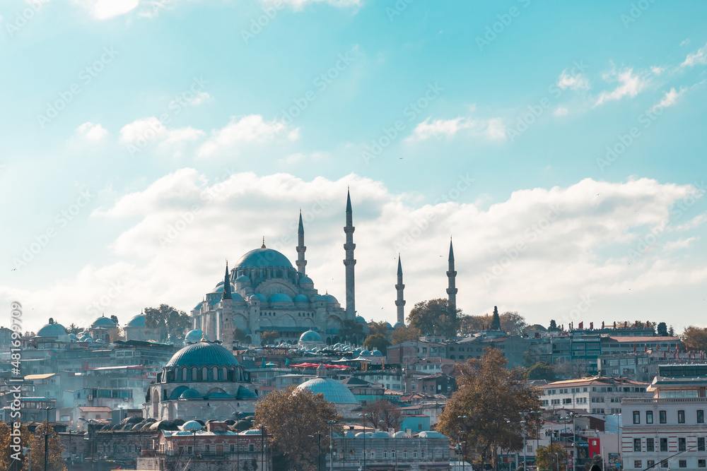 Naklejka premium Islamic background photo. Suleymaniye Mosque and cloudy sky