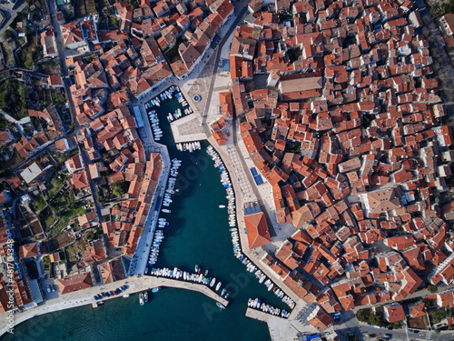 Konstfotografi aerial view of the town cres in croatia