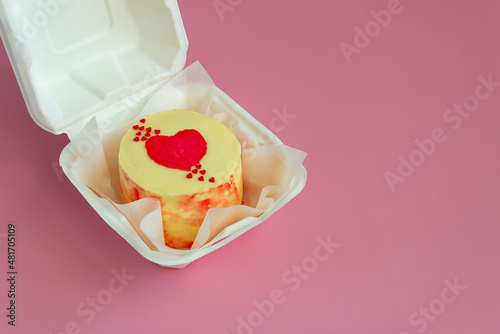 A small Korean-style bento cake in a box for one person. Cute dessert gift for birthday and valentine's day