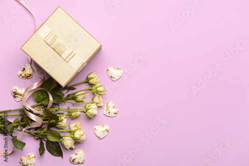Gift for Valentine's Day and flowers on pink background © Pixel-Shot