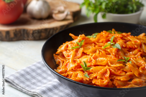 Obraz na plátně Farfalle pasta with tomato sauce, bow tie pasta tomatoes sauce (Turkish name; do