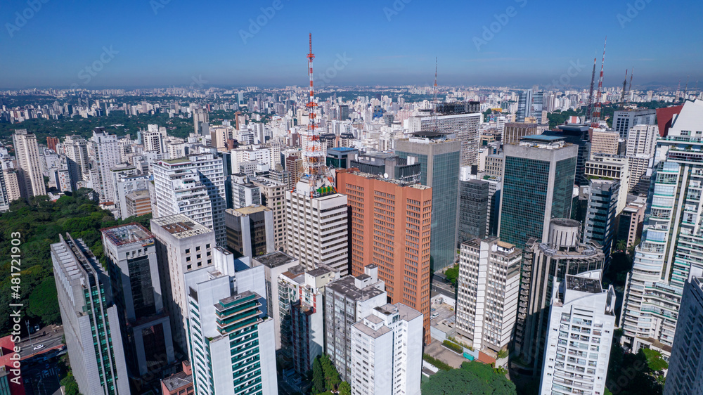 Fototapeta premium Aerial view of Av. Paulista in São Paulo, SP. Main avenue of the capital. With many radio antennas, commercial and residential buildings. Aerial view of the great city of São Paulo.