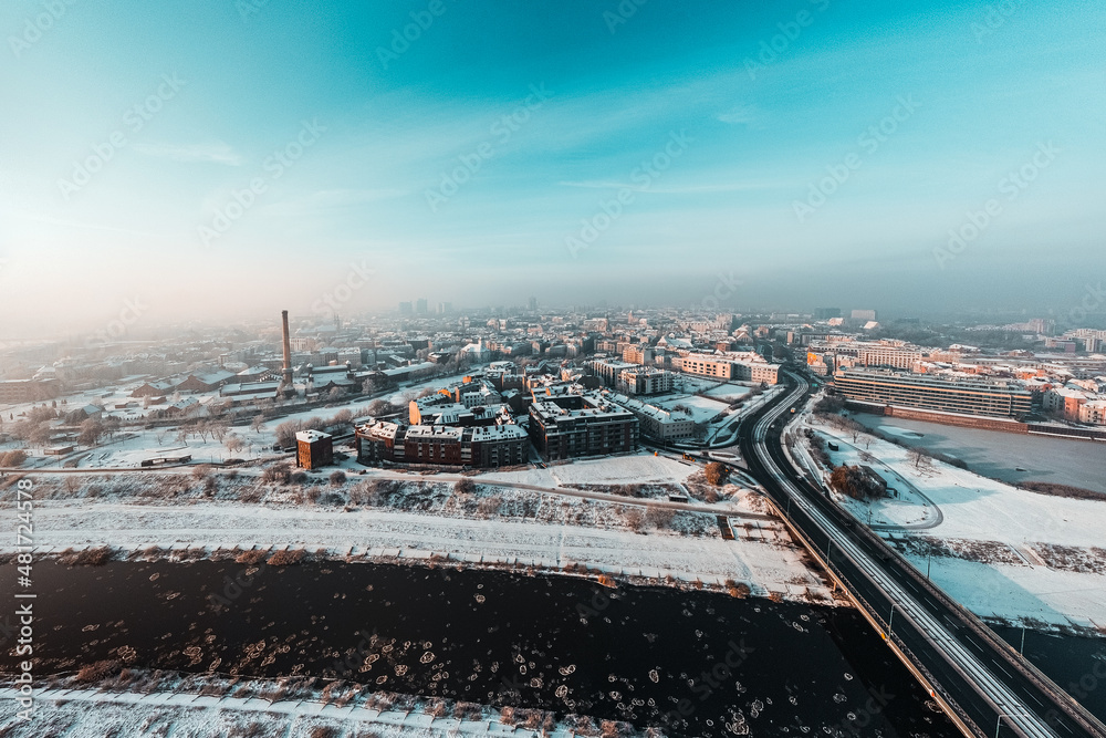 Obraz premium Panorama Poznania, budynki przykryte śniegiem