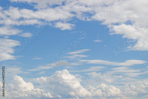 雲間の空