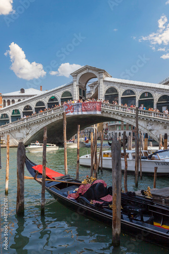 Rialtobrücke, Venedig photo