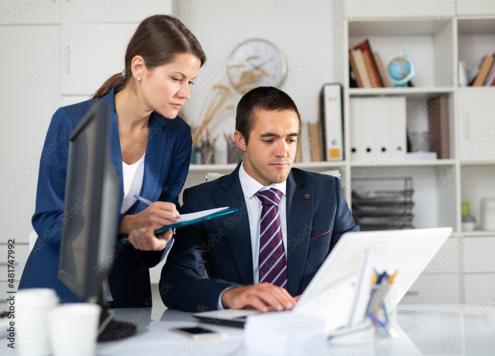 Fototapeta premium Head gives task to assistant at office at table
