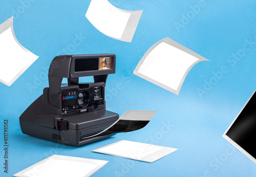 Foto old paloroid with blank pictures